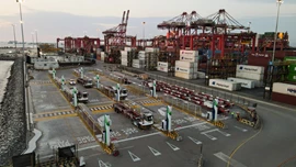 20 YT203EV BEI DP WORLD CALLAO IM EINSATZ